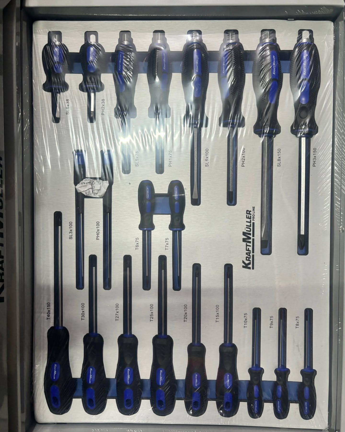 Servante d’atelier Kraftmuller XXL – 8 tiroirs équipés + clé dynamométrique 1/2